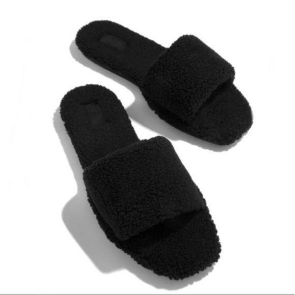 !! NEW !! Cozy Faux Sherpa Teddy Slides in Black - Picture 4 of 6